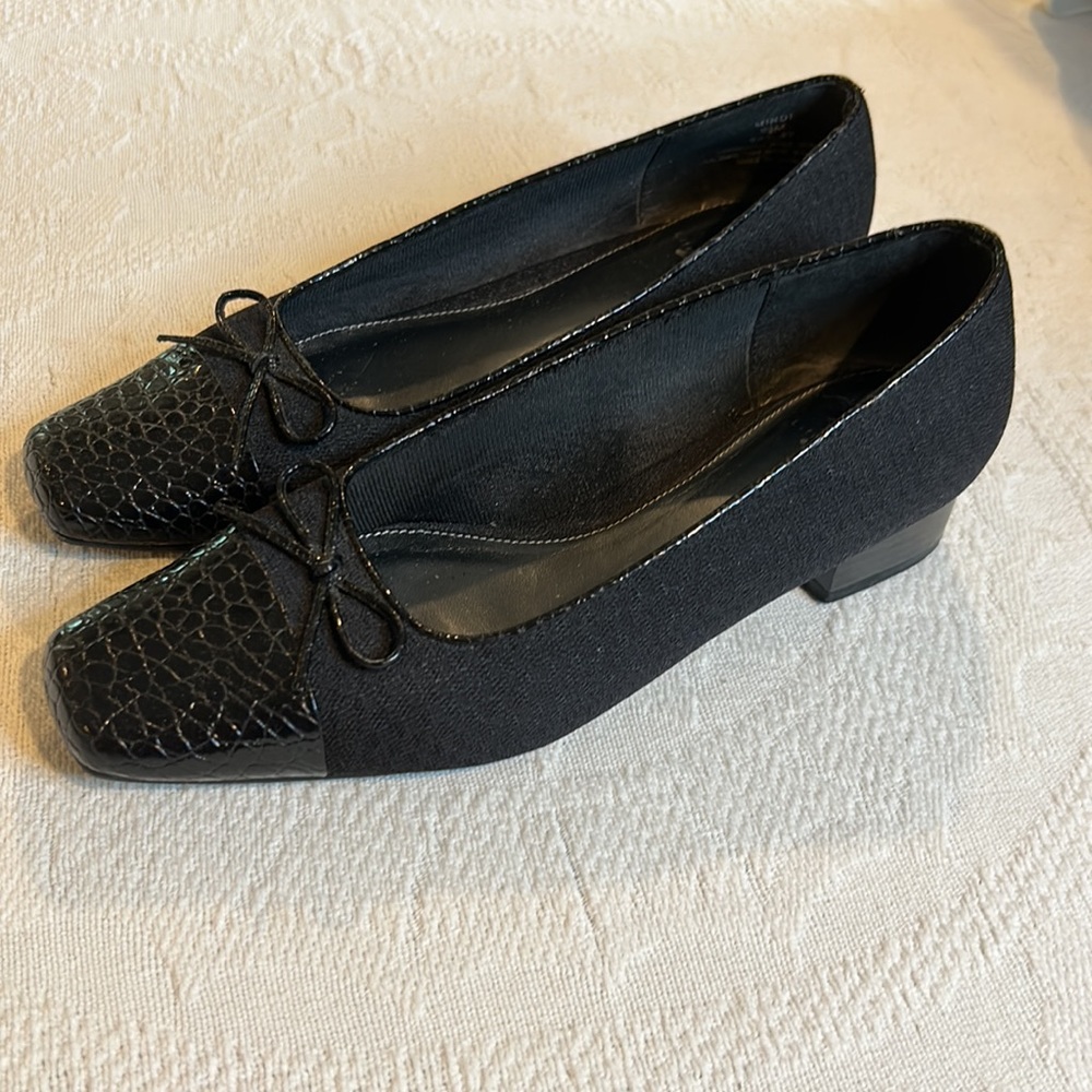 Life Stride black flat short heel 9 1/2 9.5 dress shoe